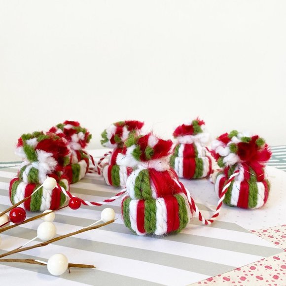 Handmade Winter Mini Knit Beanie Hat Christmas Garland Christmas Decorations - Picture 5 of 5